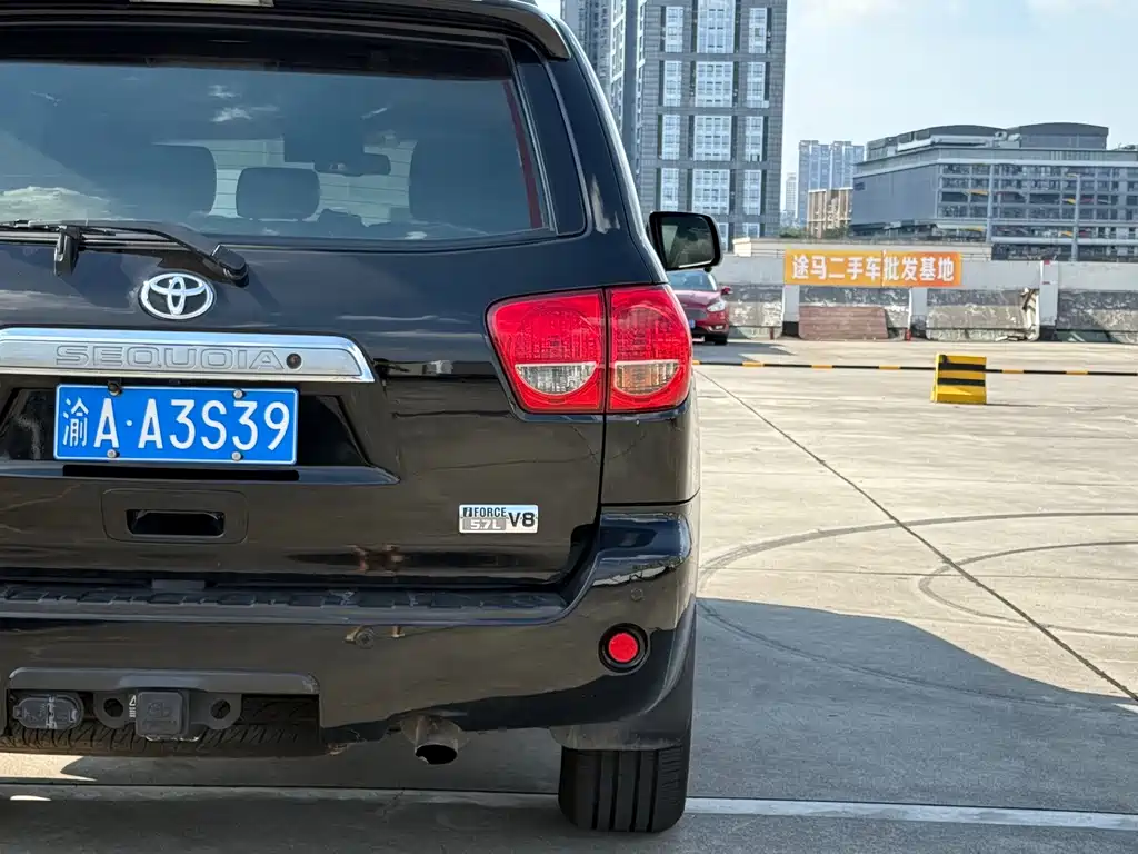 Toyota Sequoia — миниатюра 24