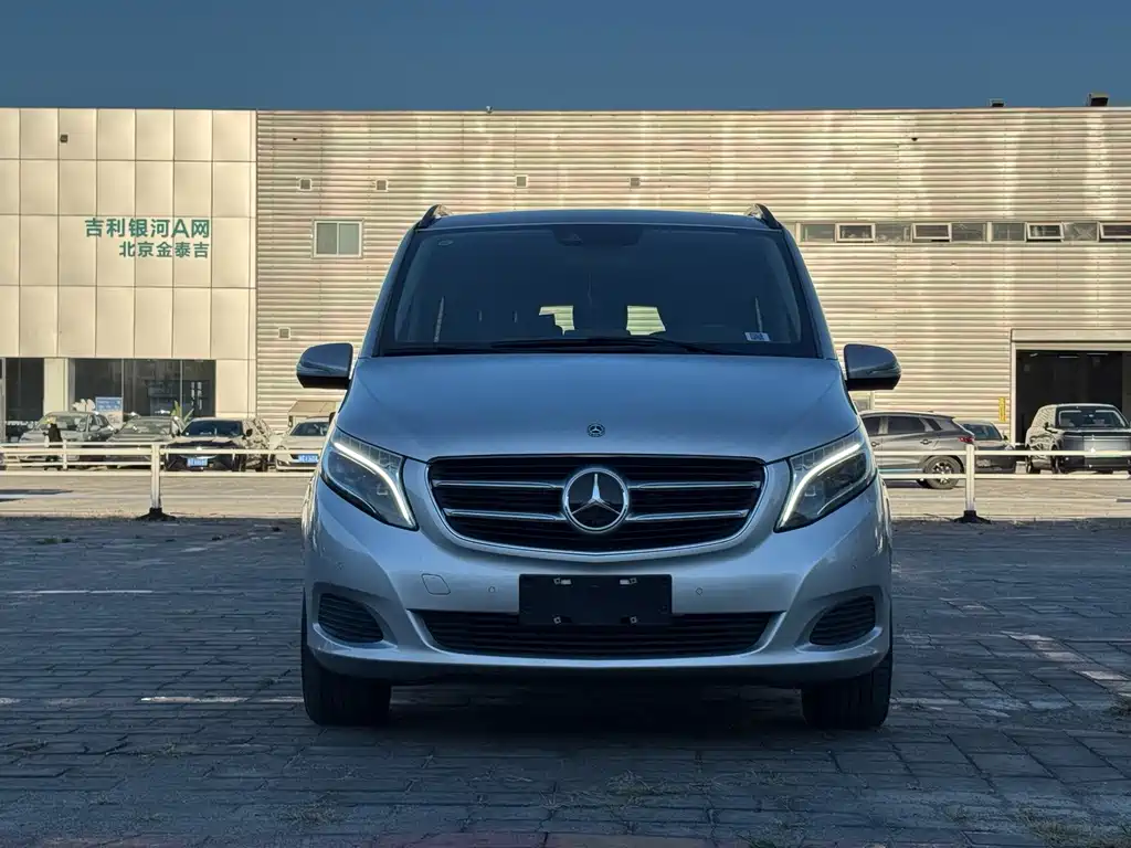 Mercedes-Benz V-Class — миниатюра 2