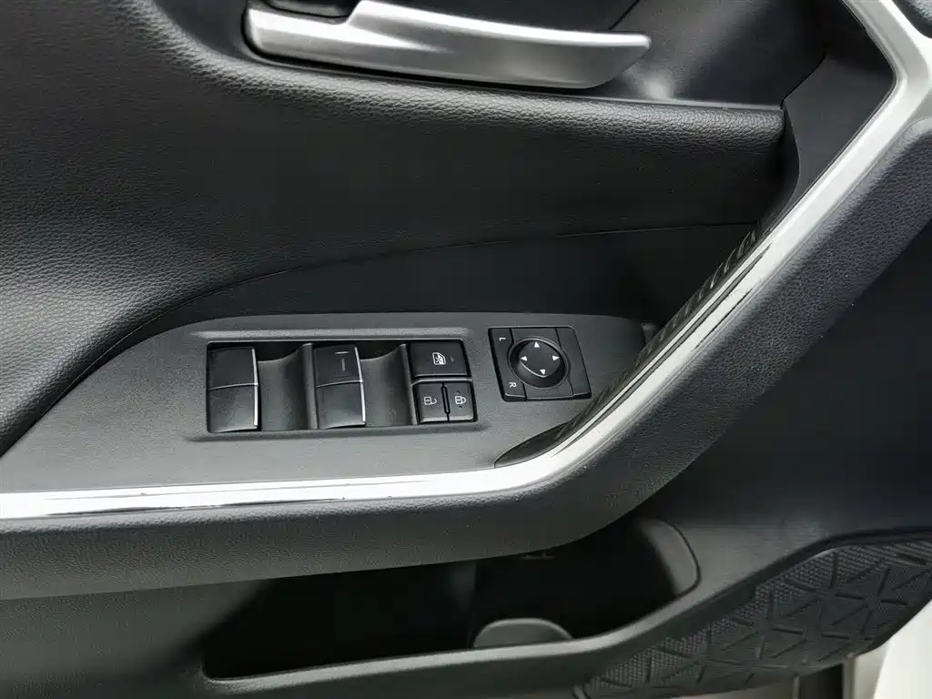 Toyota Wildlander 2022 2.0L CVT Luxury