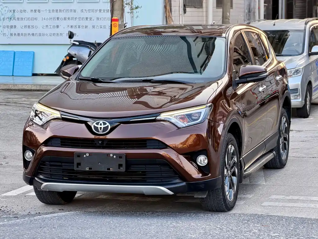 Toyota RAV4 — миниатюра 5