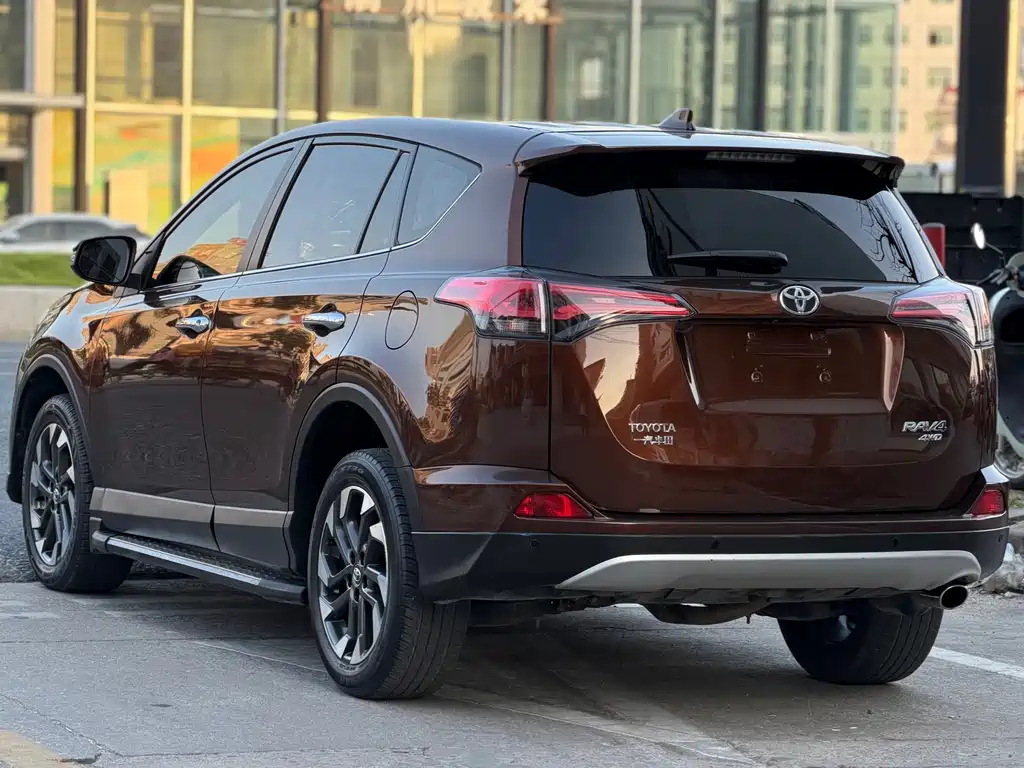 Toyota RAV4 — миниатюра 19
