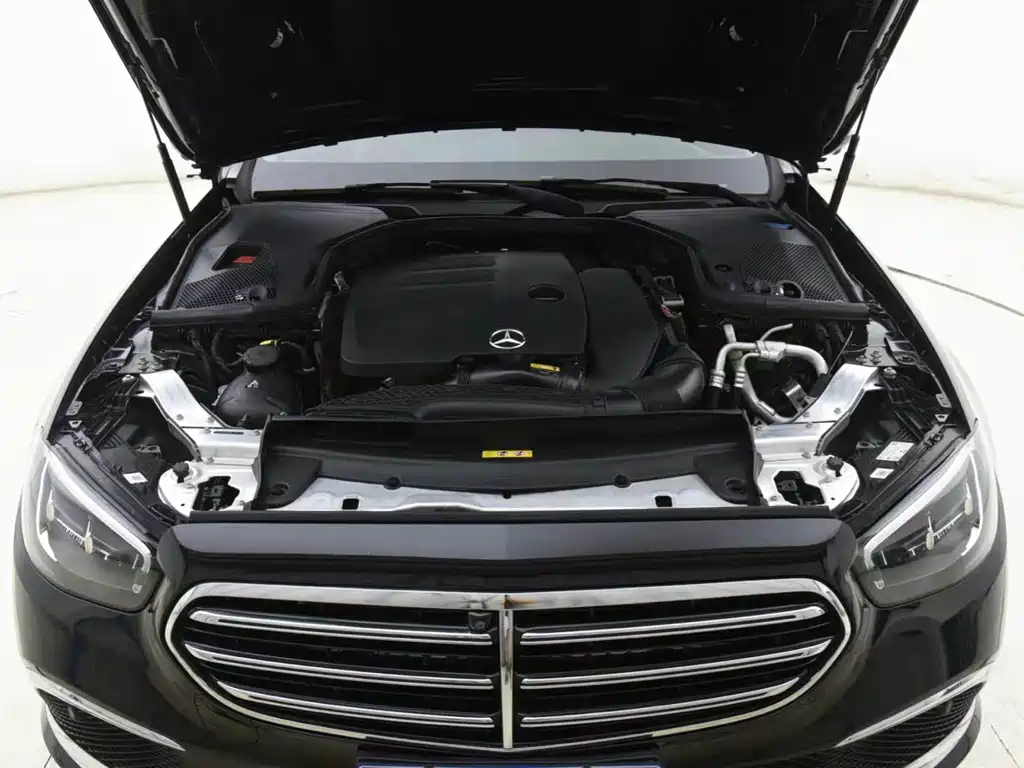 Mercedes-Benz E-Class — миниатюра 12