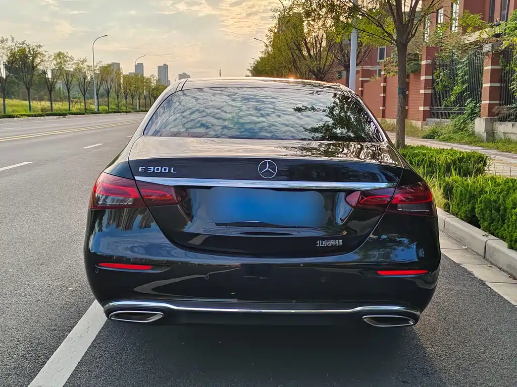 Mercedes-Benz E-Class — миниатюра 36
