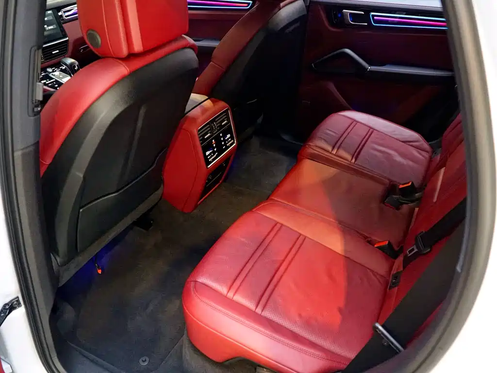 Porsche Cayenne — миниатюра 5