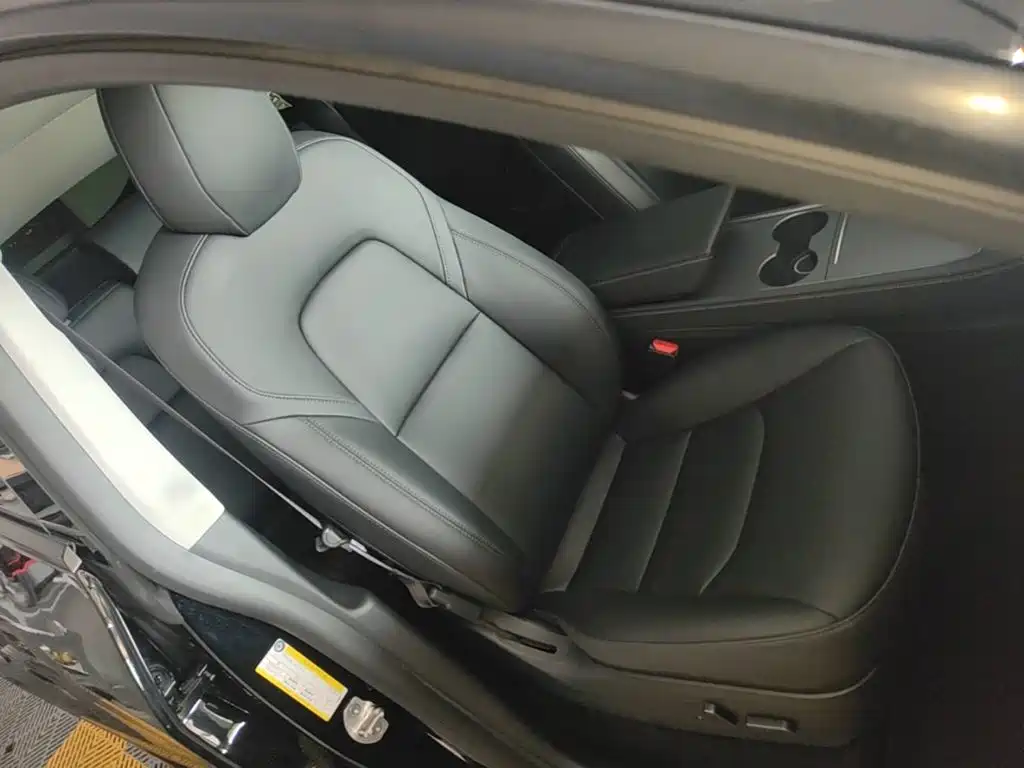 Tesla Model Y — миниатюра 25