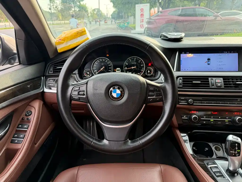 BMW 5 Series — миниатюра 14