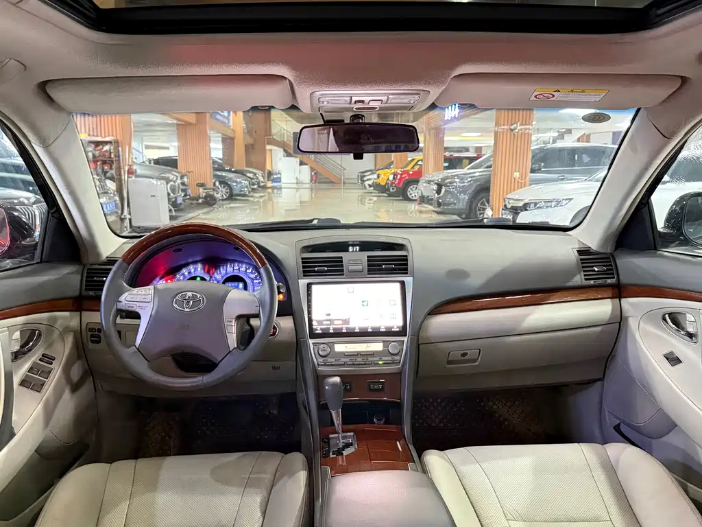 Toyota Camry — миниатюра 12