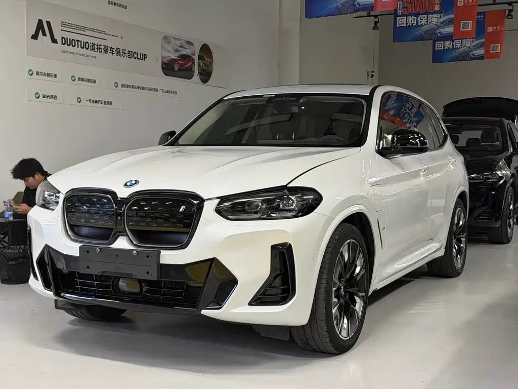 BMW iX3