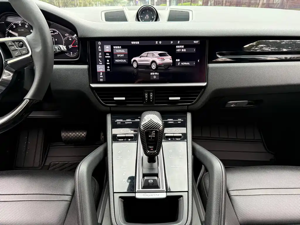 Porsche Cayenne — миниатюра 11
