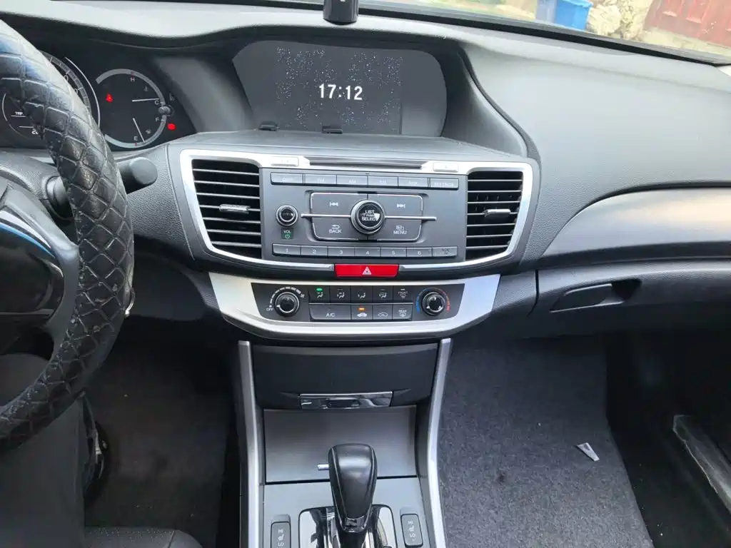 Honda Accord — миниатюра 9