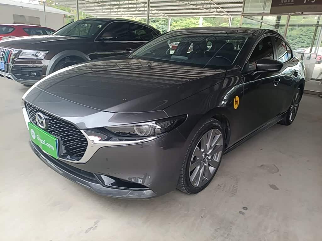 Mazda Mazda3 Axela 2.0 л 2024 г. Серебристо-серый, пробег 25099 км