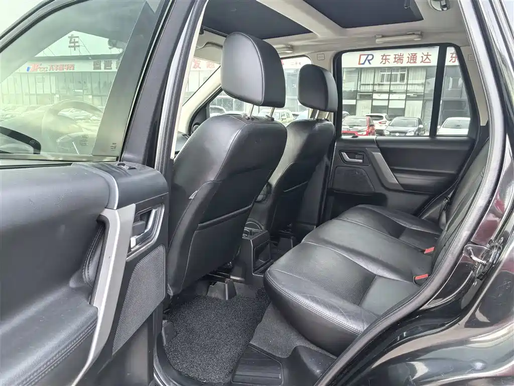 Land Rover 2 010 3.2 i6 AT HSE