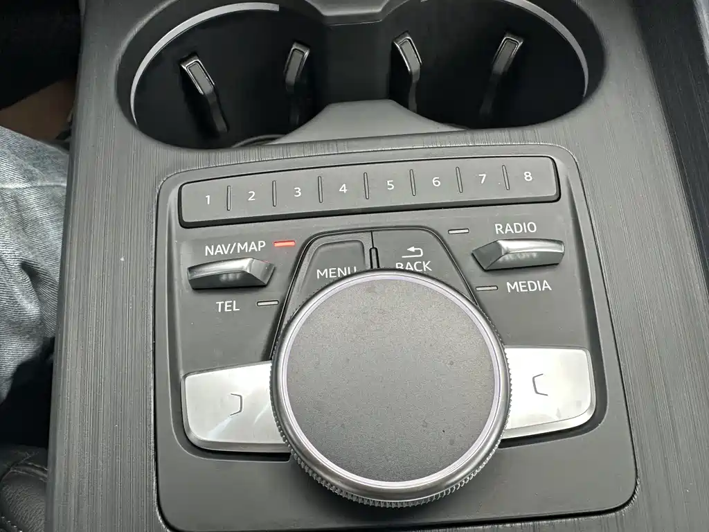 Audi A4L — миниатюра 11