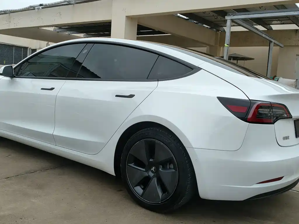 Tesla Model 3 — миниатюра 6