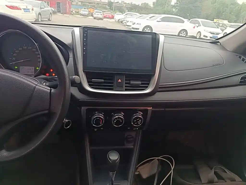 Toyota Yaris L — миниатюра 13