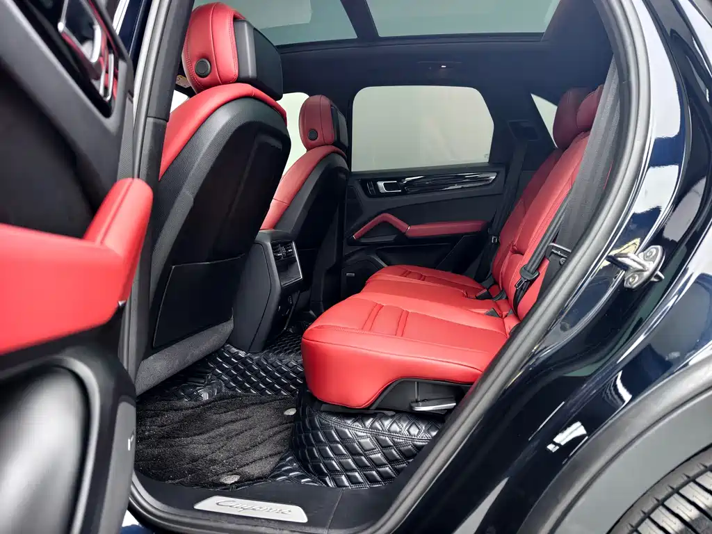 Porsche Cayenne — миниатюра 10