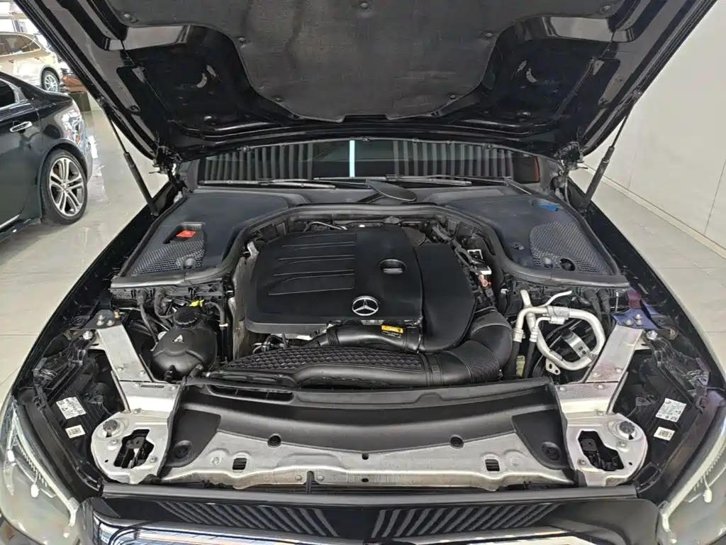 Mercedes-Benz E-Class — миниатюра 13
