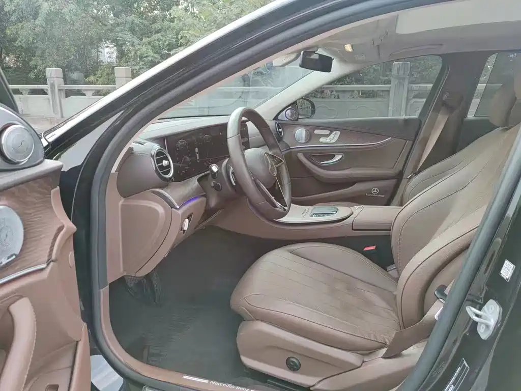 Mercedes-Benz E-Class — миниатюра 5
