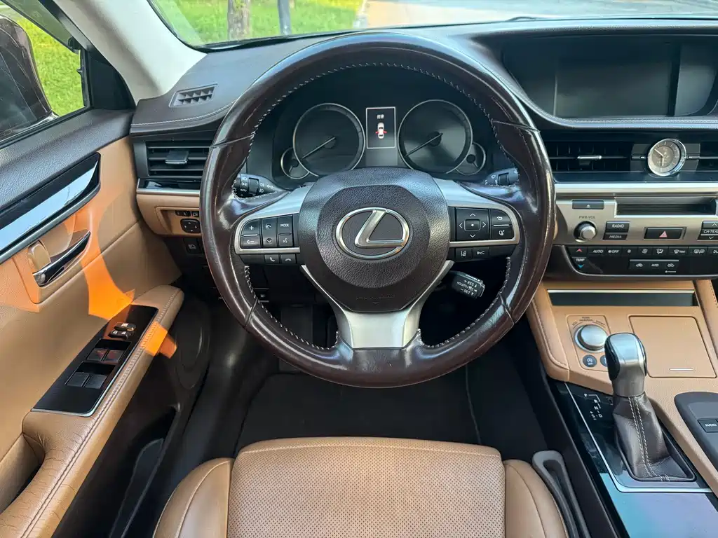 Lexus ES — миниатюра 10
