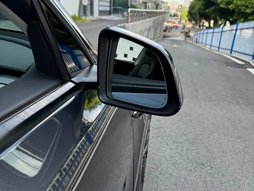 Tesla Model Y — миниатюра 14