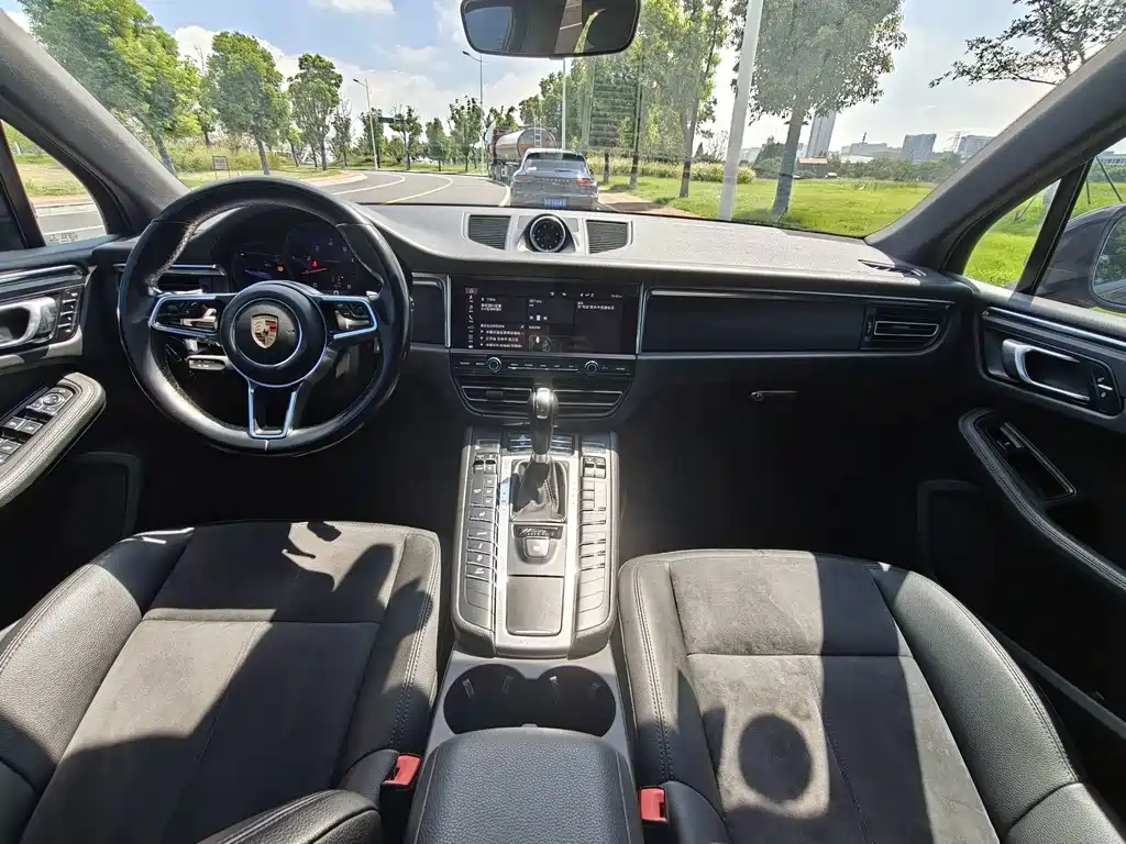 Porsche Macan — миниатюра 6