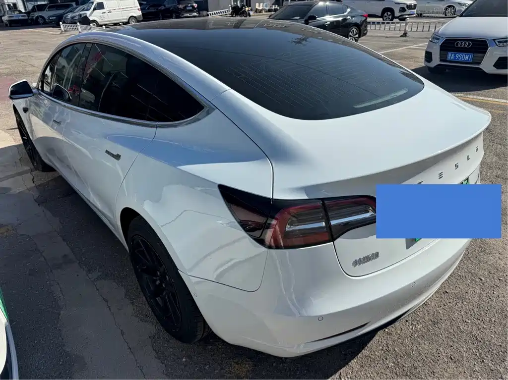 Tesla Model 3 — миниатюра 8
