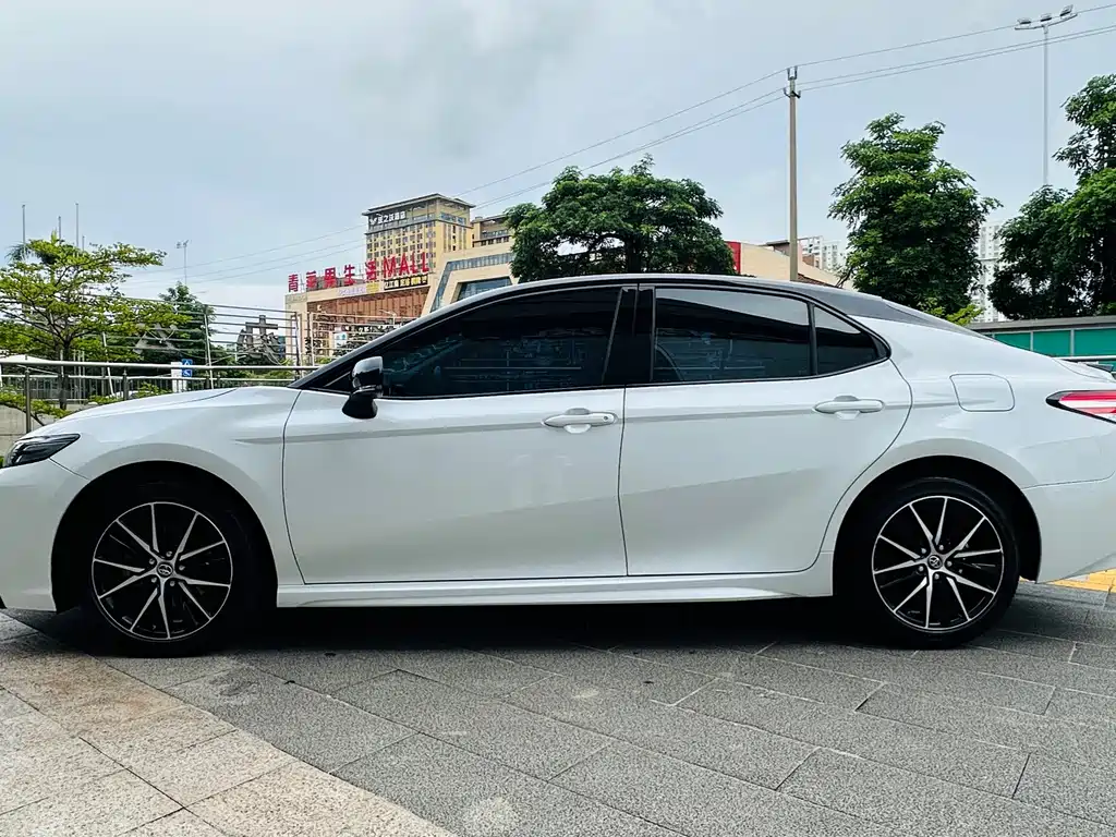 Toyota Camry — миниатюра 7