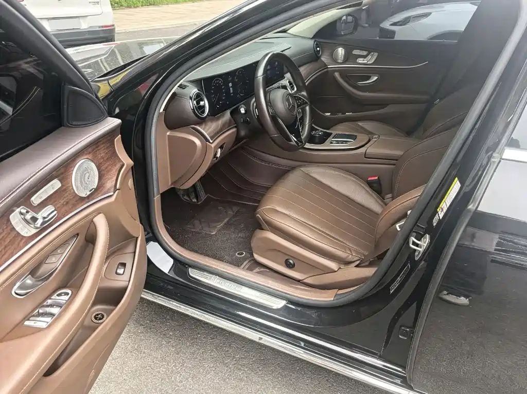 Mercedes-Benz E-Class — миниатюра 2
