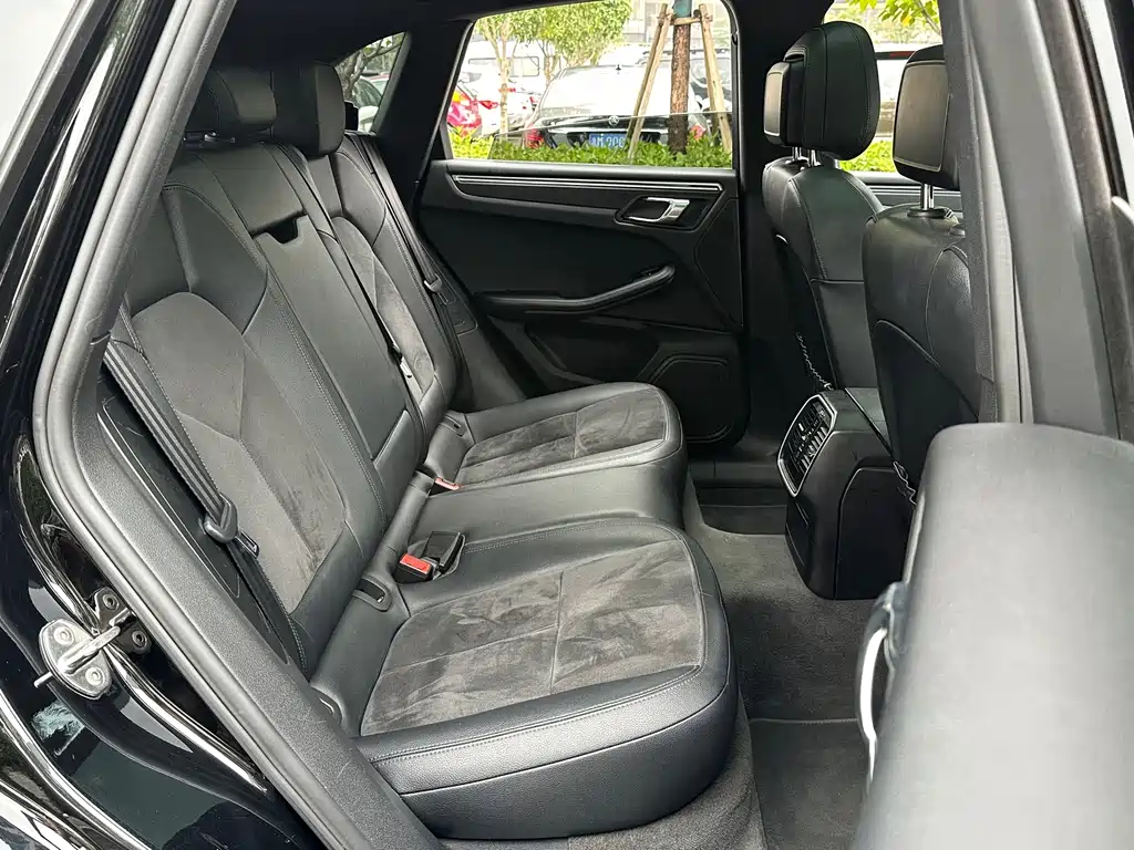 Porsche Macan — миниатюра 13