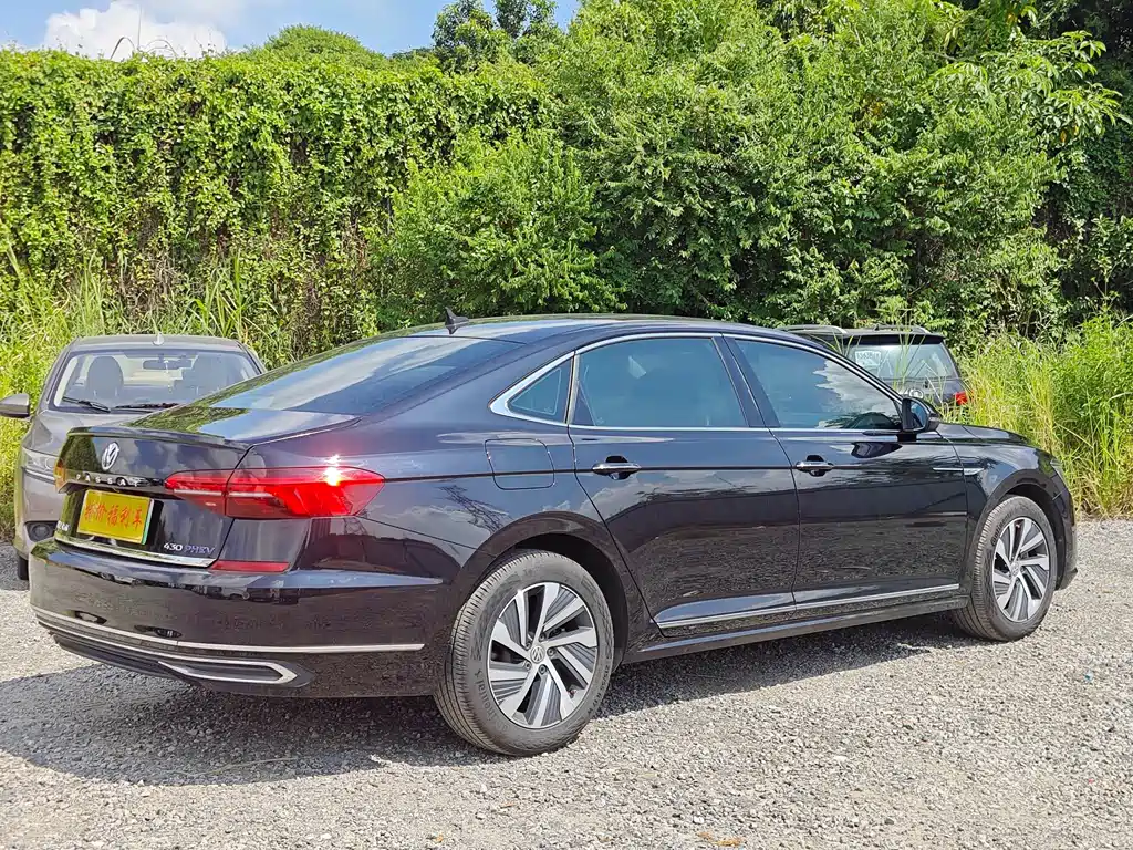 Volkswagen Passat PHEV — миниатюра 7