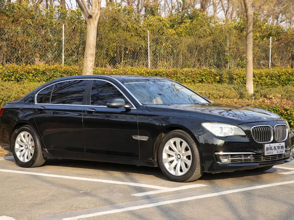 BMW 7 Series — миниатюра 3
