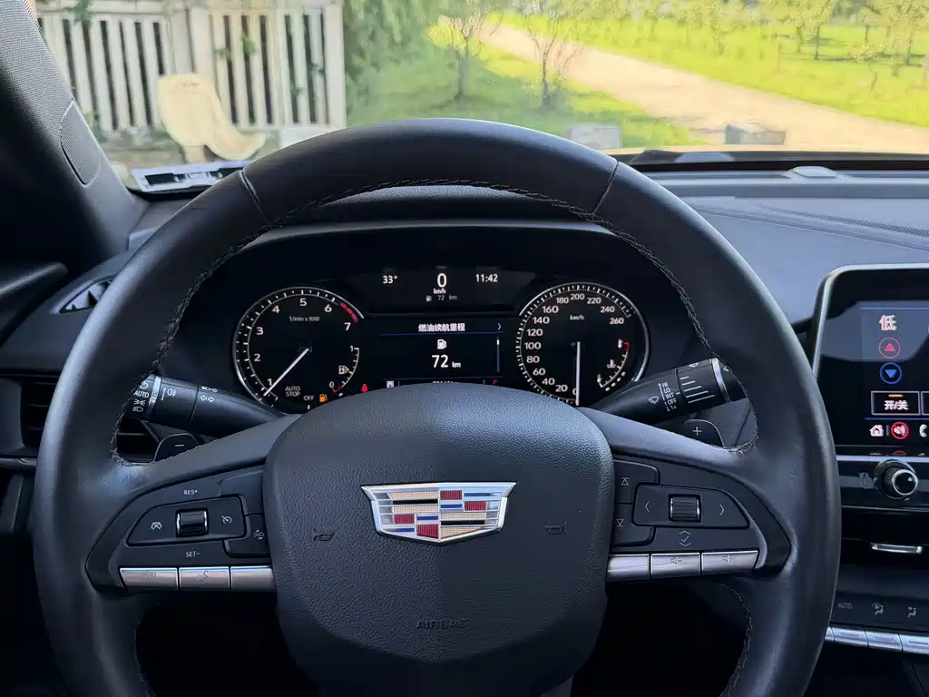 Cadillac CT4 — миниатюра 7
