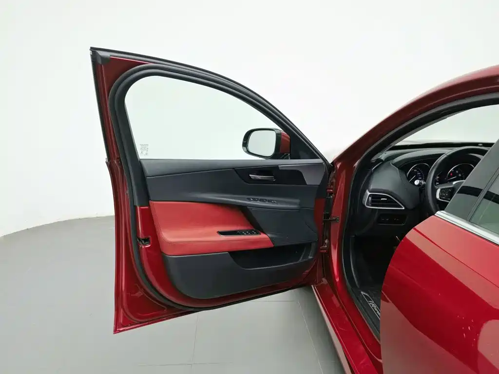 Jaguar XE — миниатюра 8