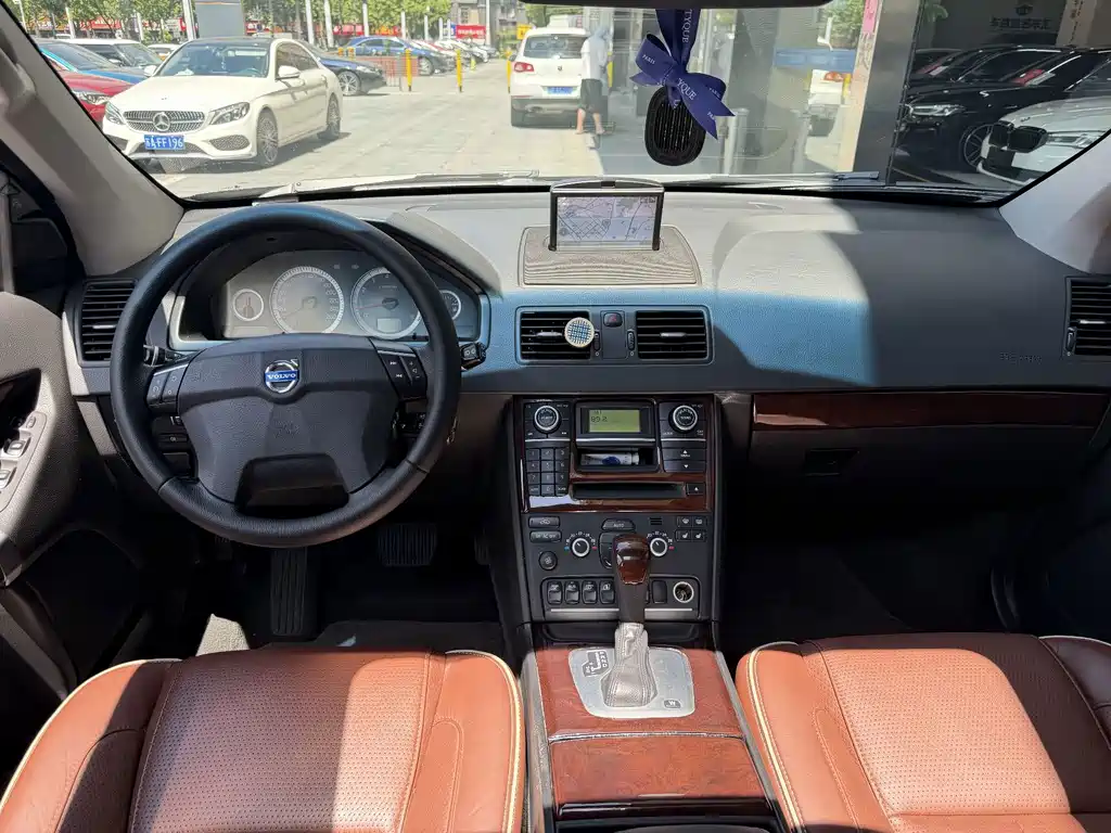 Volvo XC90 — миниатюра 9