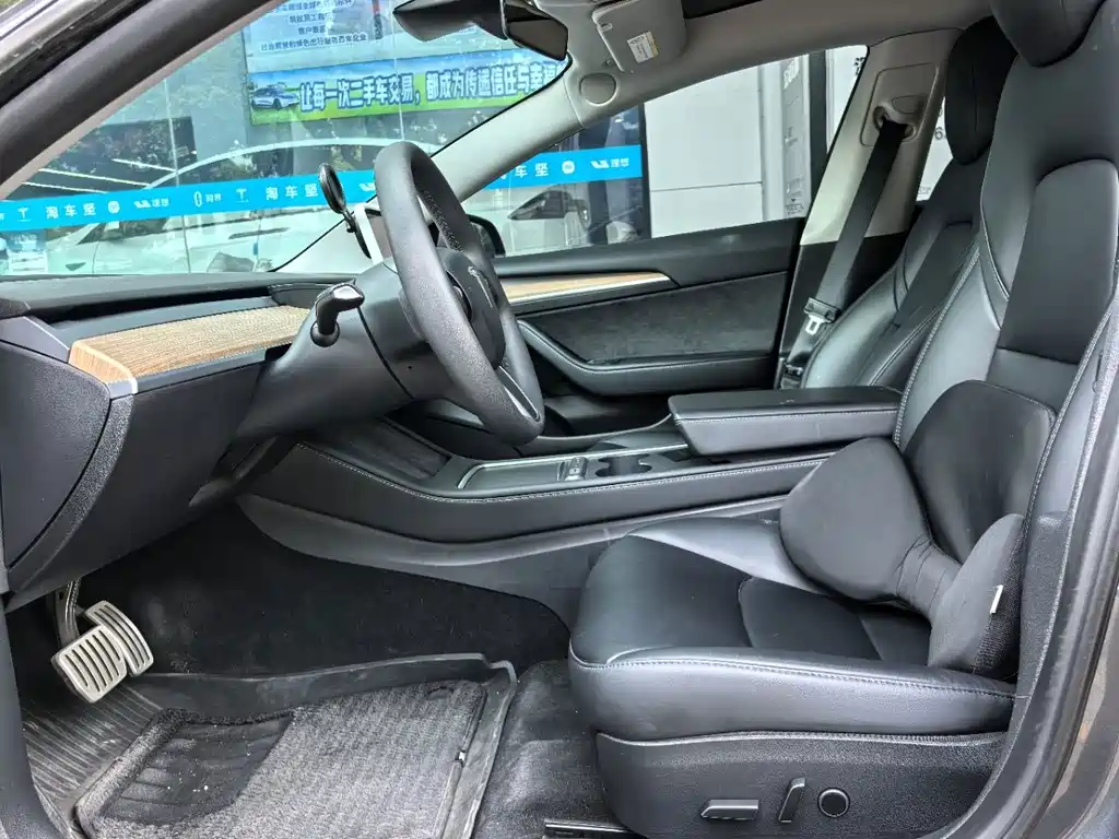 Tesla Model 3 — миниатюра 7