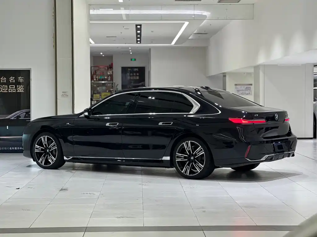 BMW i7 — миниатюра 19
