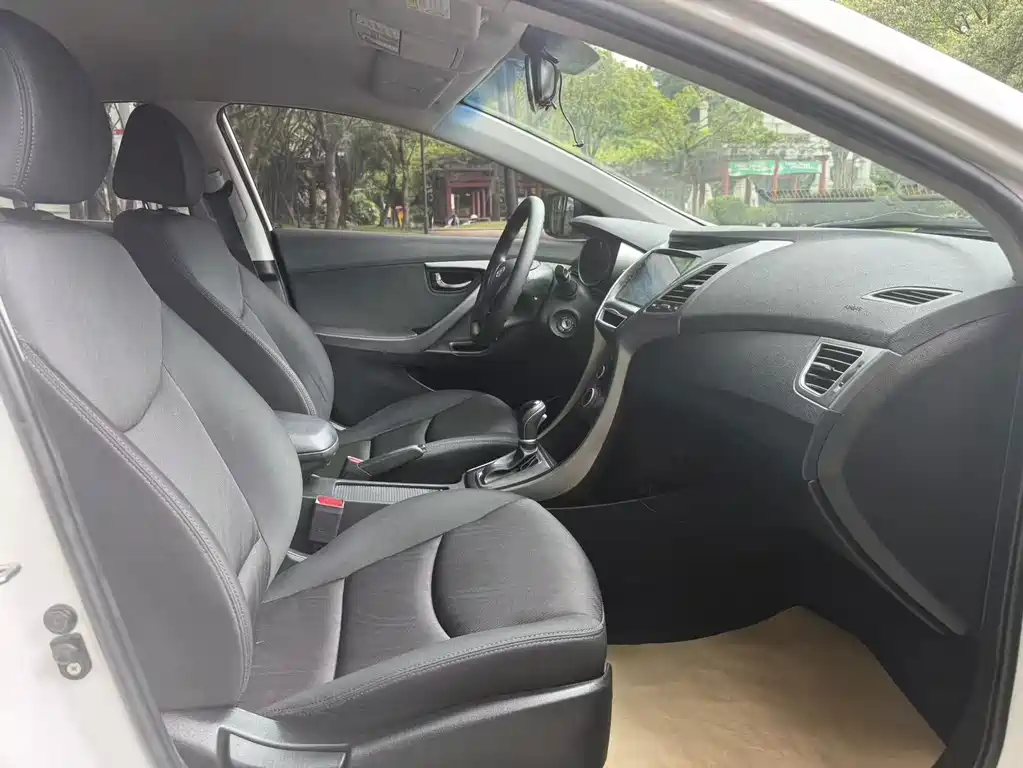 Hyundai Elantra Langdong — миниатюра 6