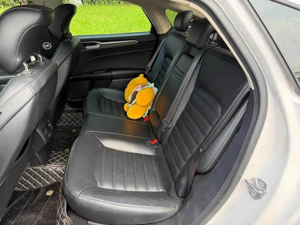 Ford Mondeo — миниатюра 12