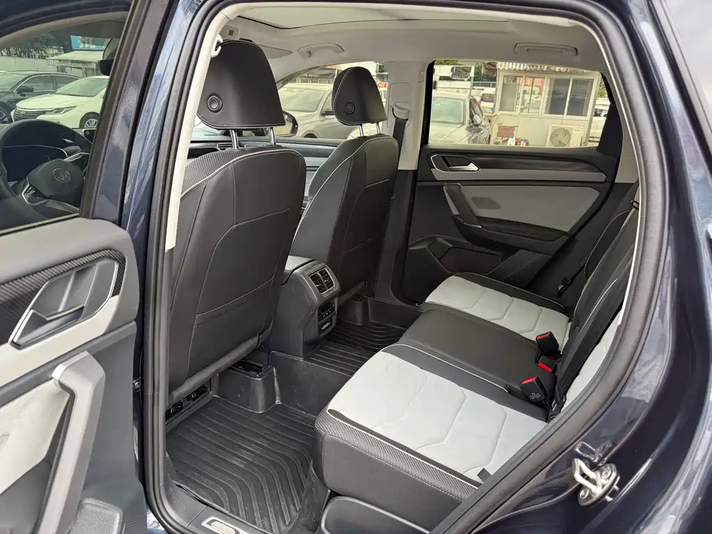 Volkswagen X — миниатюра 6
