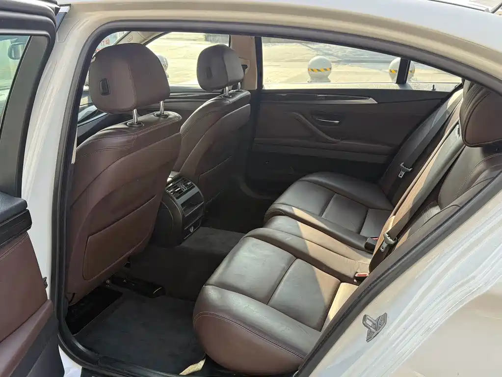 BMW 5 Series — миниатюра 12