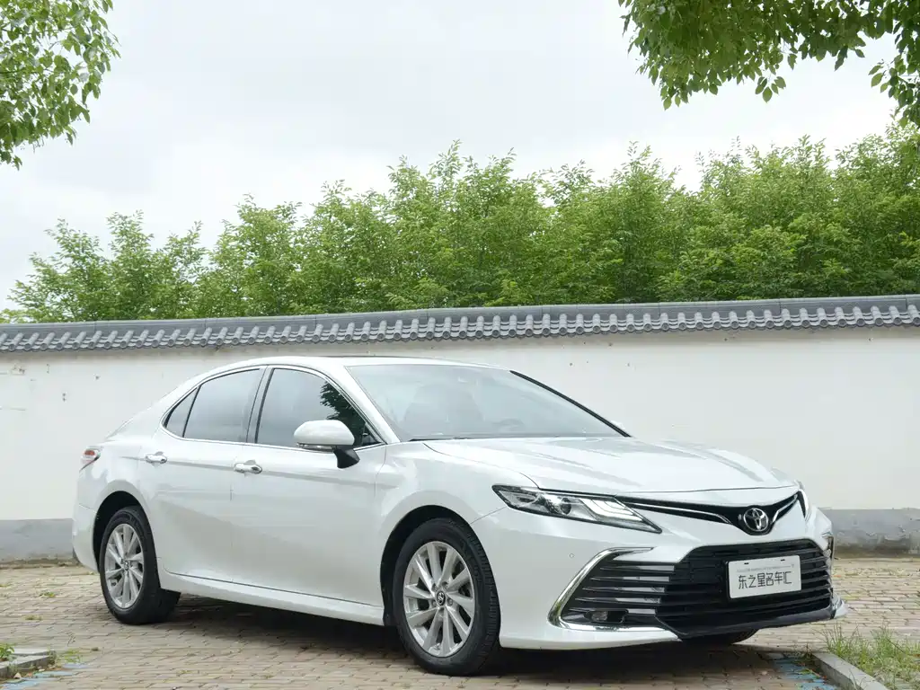 Toyota Camry — миниатюра 3
