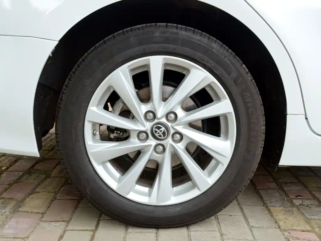 Toyota Camry — миниатюра 10