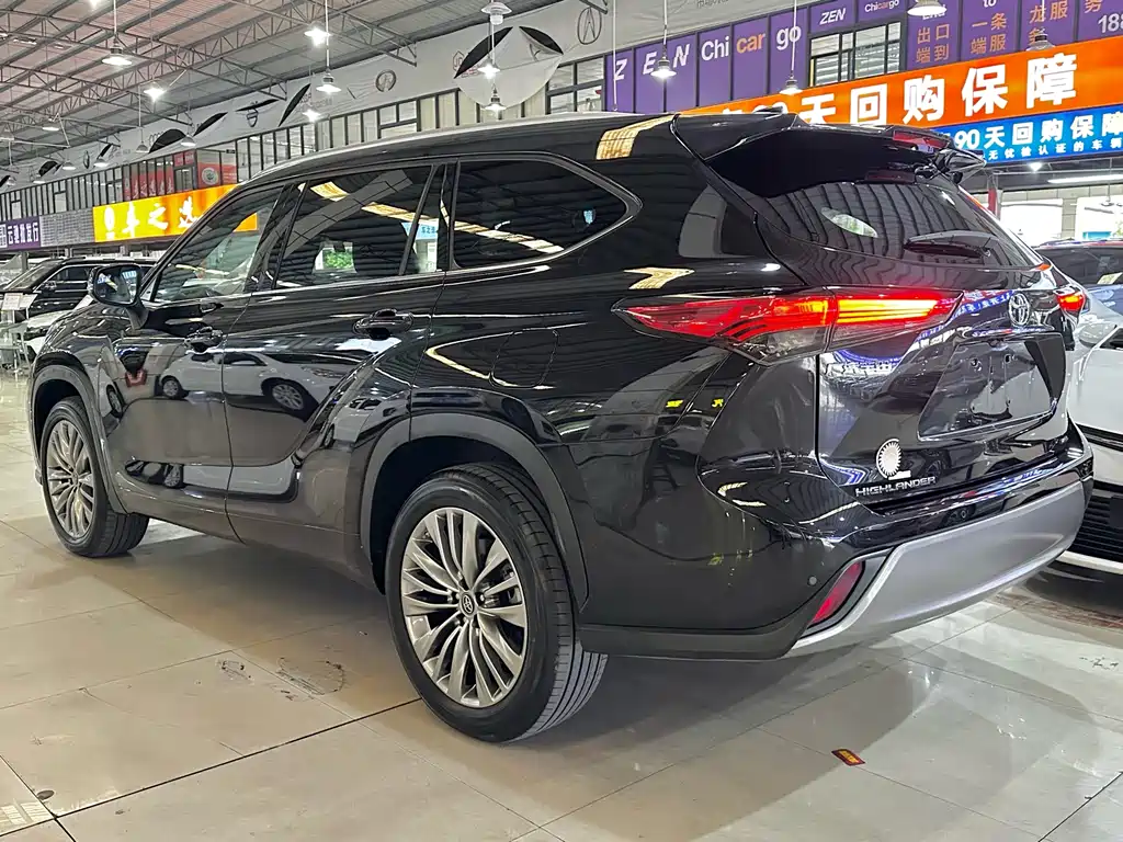 TOYOTA HIGHLANDER