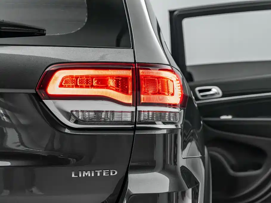 Jeep Grand Cherokee (Import) — миниатюра 37