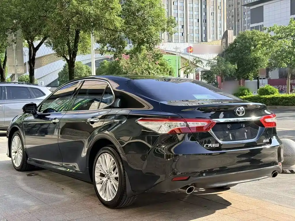 Toyota Camry — миниатюра 13