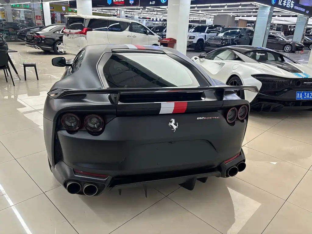 FERRARI 812