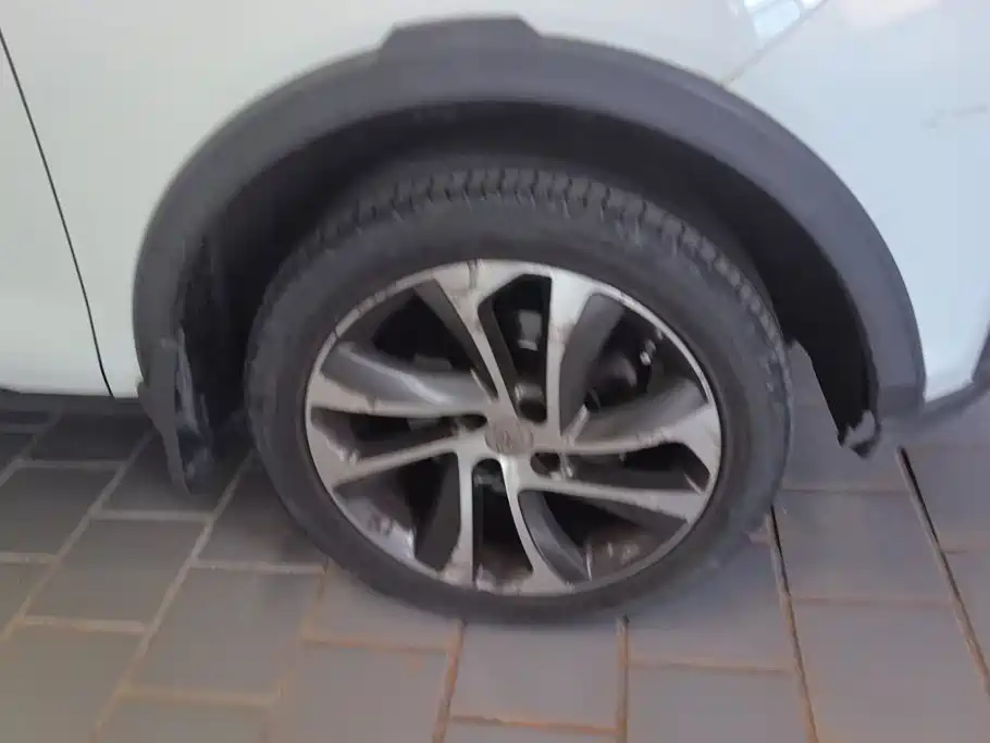 BYD Yuan — миниатюра 6