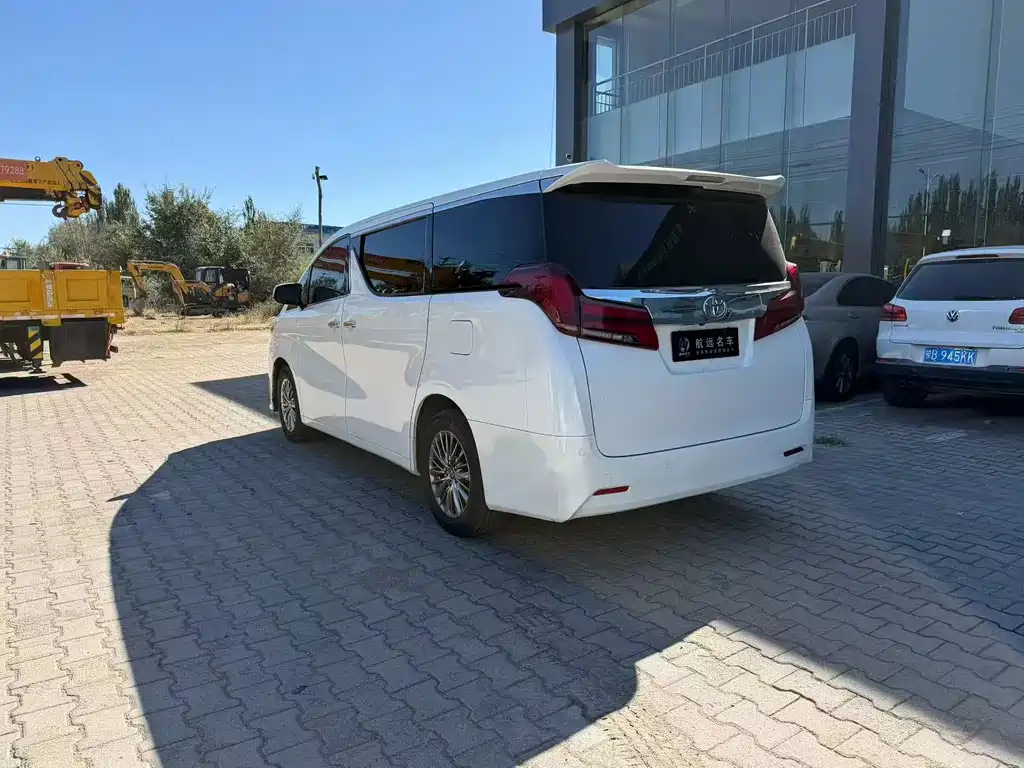 Toyota Alphard — миниатюра 9