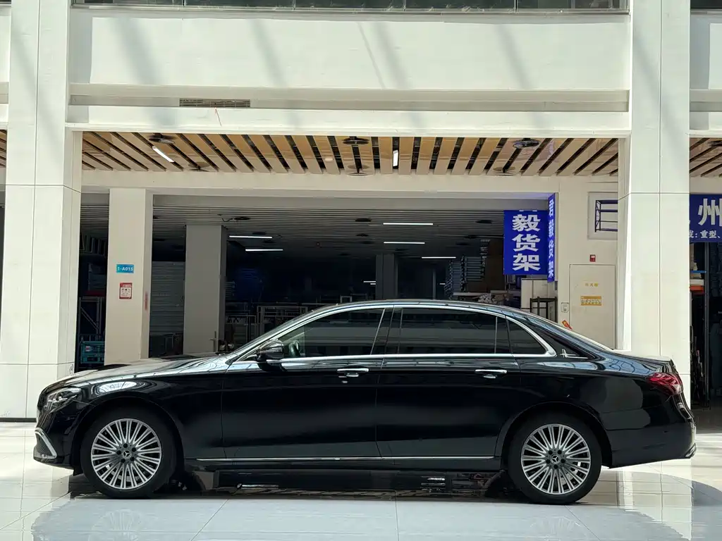 Mercedes-Benz E-Class — миниатюра 8