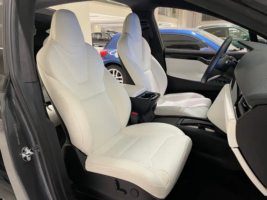 Tesla Model X — миниатюра 10
